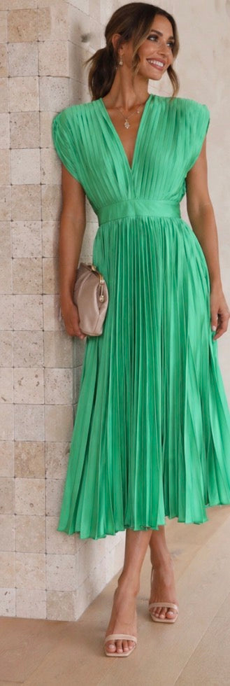 Hattie™ | Timeless Pleated Midi Dress