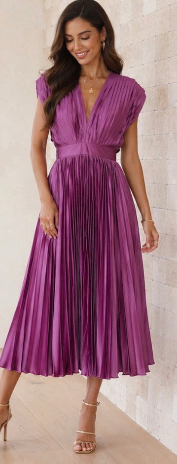 Hattie™ | Timeless Pleated Midi Dress