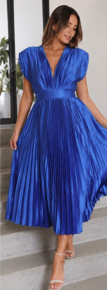 Hattie™ | Timeless Pleated Midi Dress