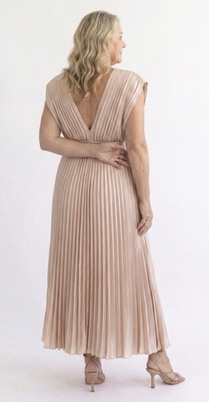 Hattie™ | Timeless Pleated Midi Dress