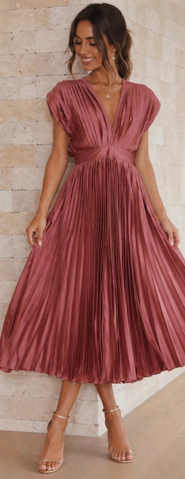 Hattie™ | Timeless Pleated Midi Dress