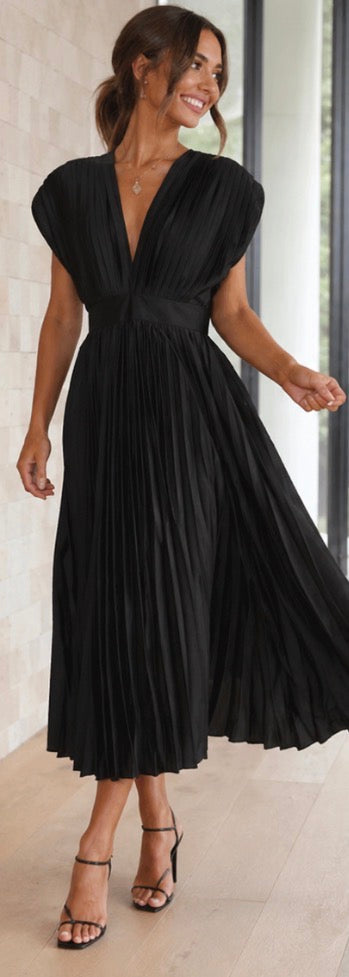 Hattie™ | Timeless Pleated Midi Dress